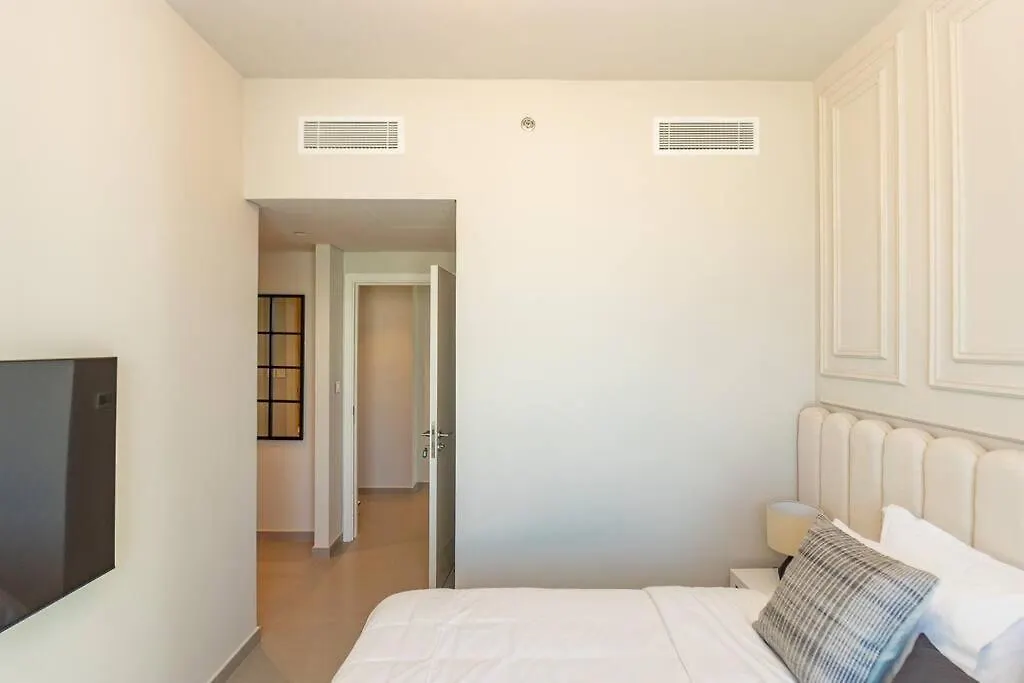 Luxurious 2-Br In Downtown Dubai Apartment United Arab Emirates