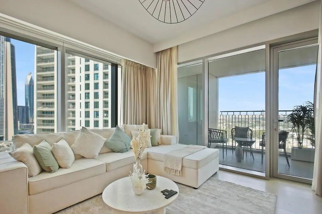 Luxurious 2-Br In Downtown Dubai Apartment