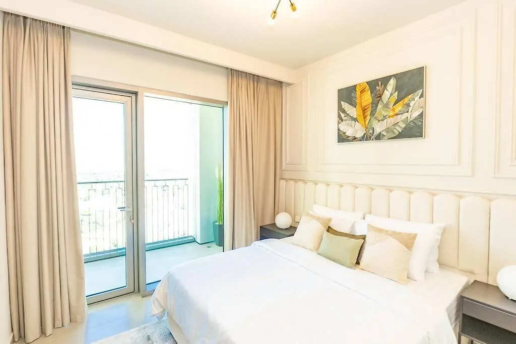 Luxurious 2-Br In Downtown Dubai Apartment