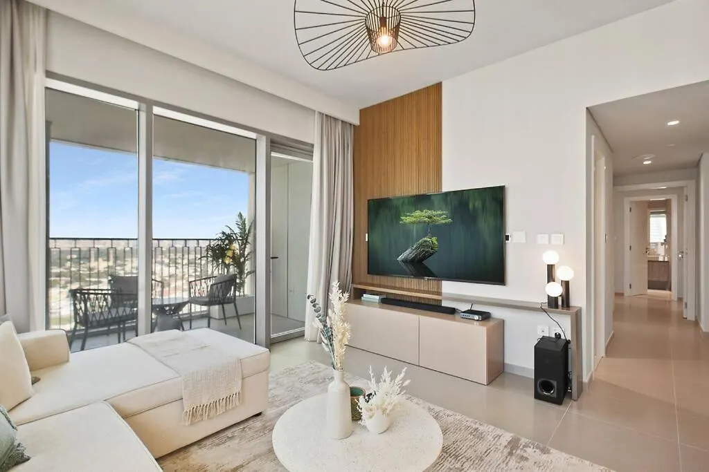 Luxurious 2-Br In Downtown Dubai Apartment