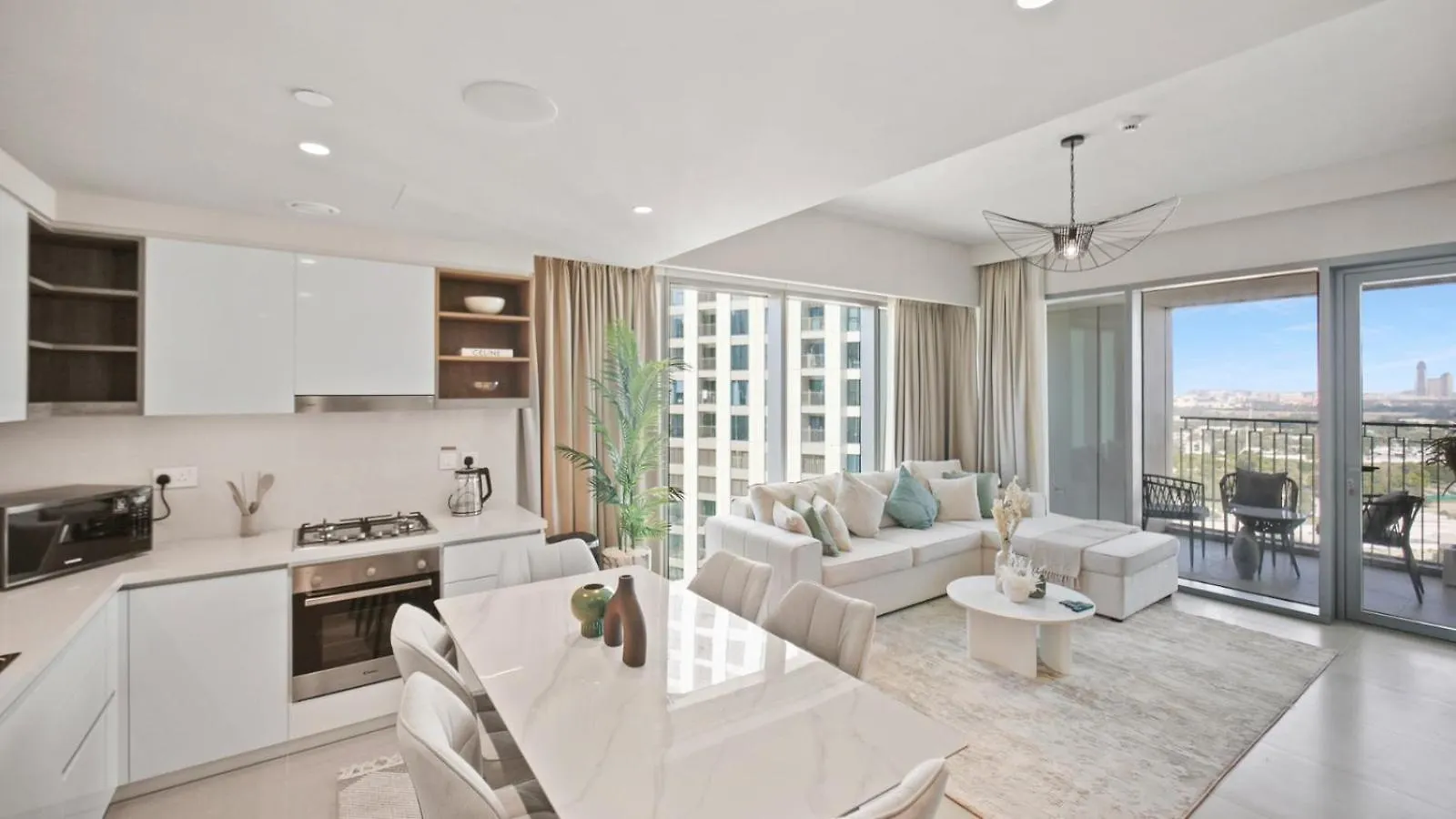 Luxurious 2-Br In Downtown Dubai Apartment
