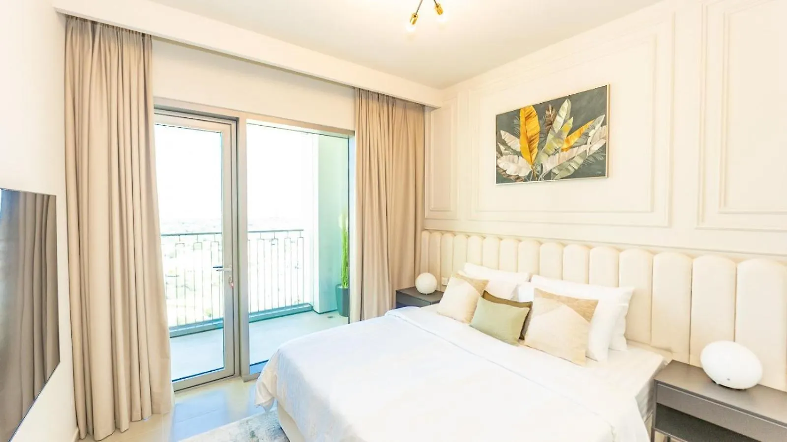 Luxurious 2-Br In Downtown Dubai Apartment
