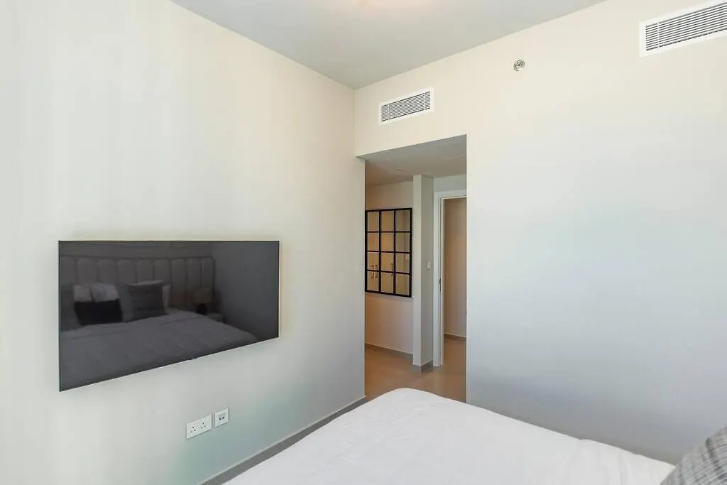 Apartamento Luxurious 2-Br In Downtown Dubái 0*,